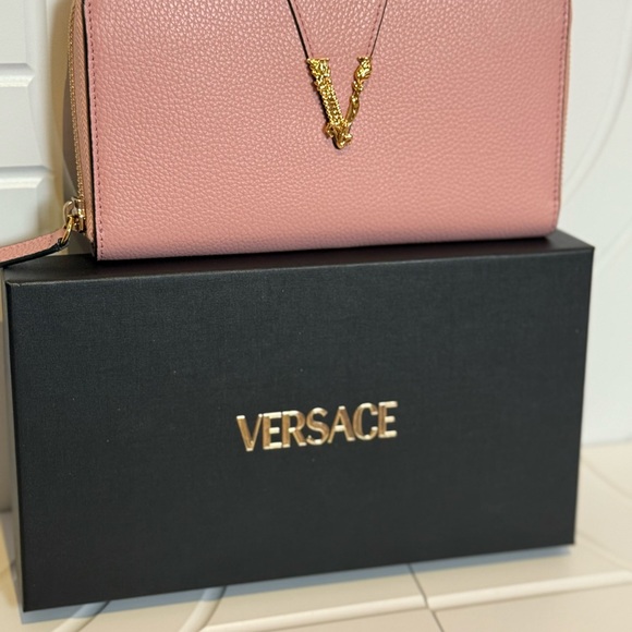 Versace Virtus Pink Grainy Calf Leather Wallet with Gold Emblem - Picture 2 of 14